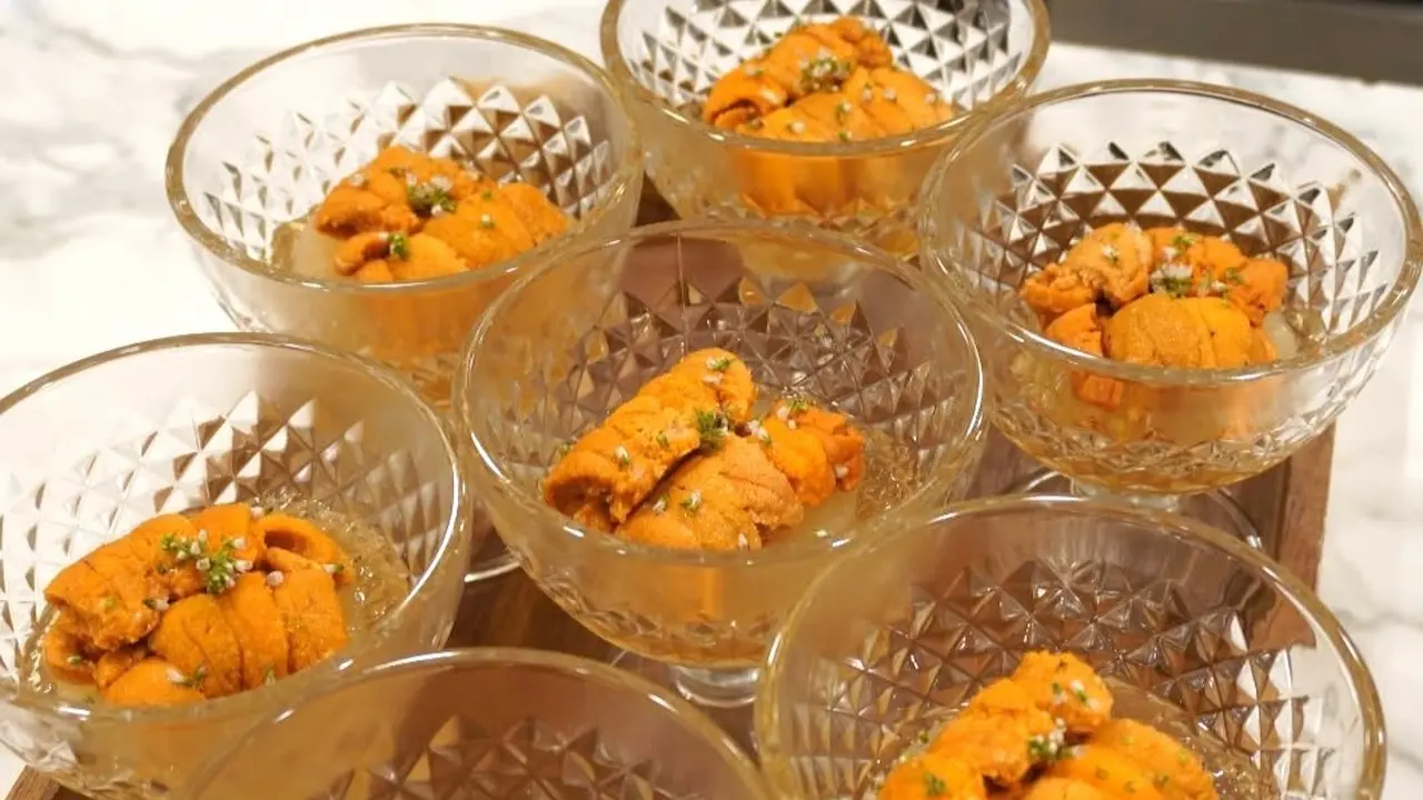 Hokkaido Uni on daikon with kombu-dashi gel&eacute;e &mdash; Sashimi DC